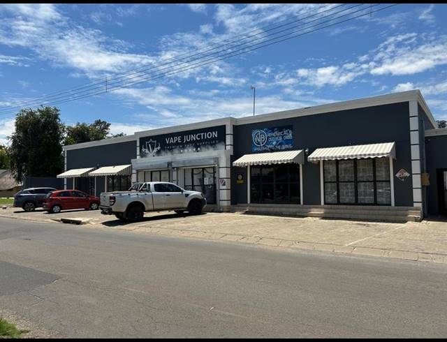 BUSINESS PROPERTY TO RENT IN FLAMWOOD